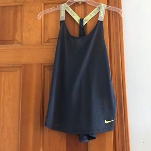 Sm NIKE workout top